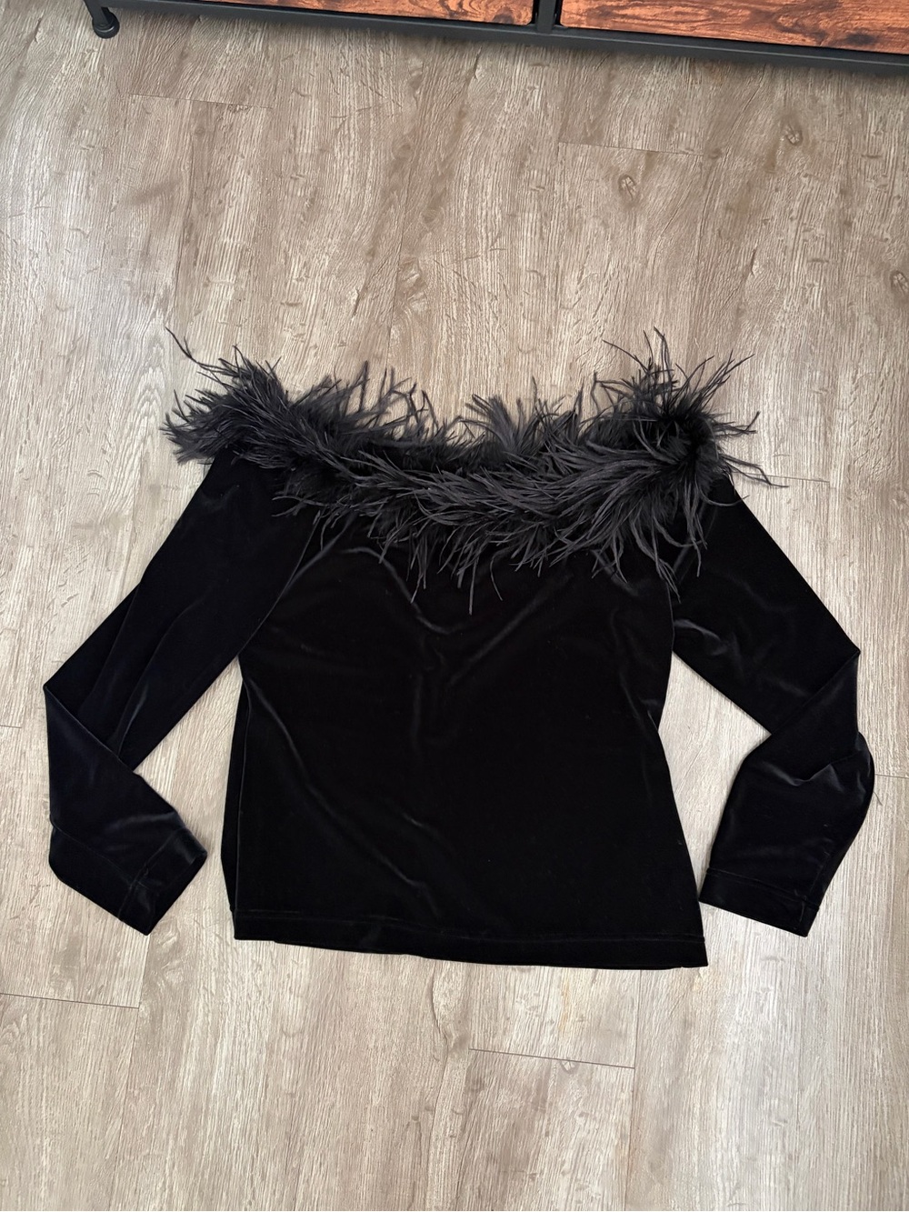 Jackie Jon Black Velvet Ostrich Feather Trim Off Shoulder Top Y2K Witchy Glam M